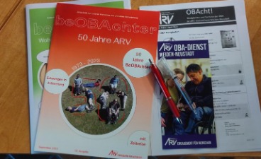 Das Bild zeigt das Infomaterial der OBA Weiden.