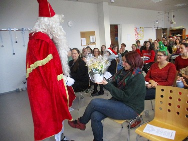 Ein Geschenk für die Schulleiterin Frau Faltenbacher